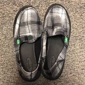 Sanuk gray shoes